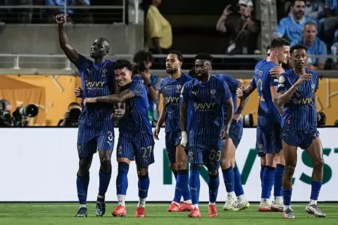 "رباعية تاريخية" وبكاء بن نافل.. ماذا قالت الصحف السعودية عن فوز الهلال التاريخي على السيتي؟